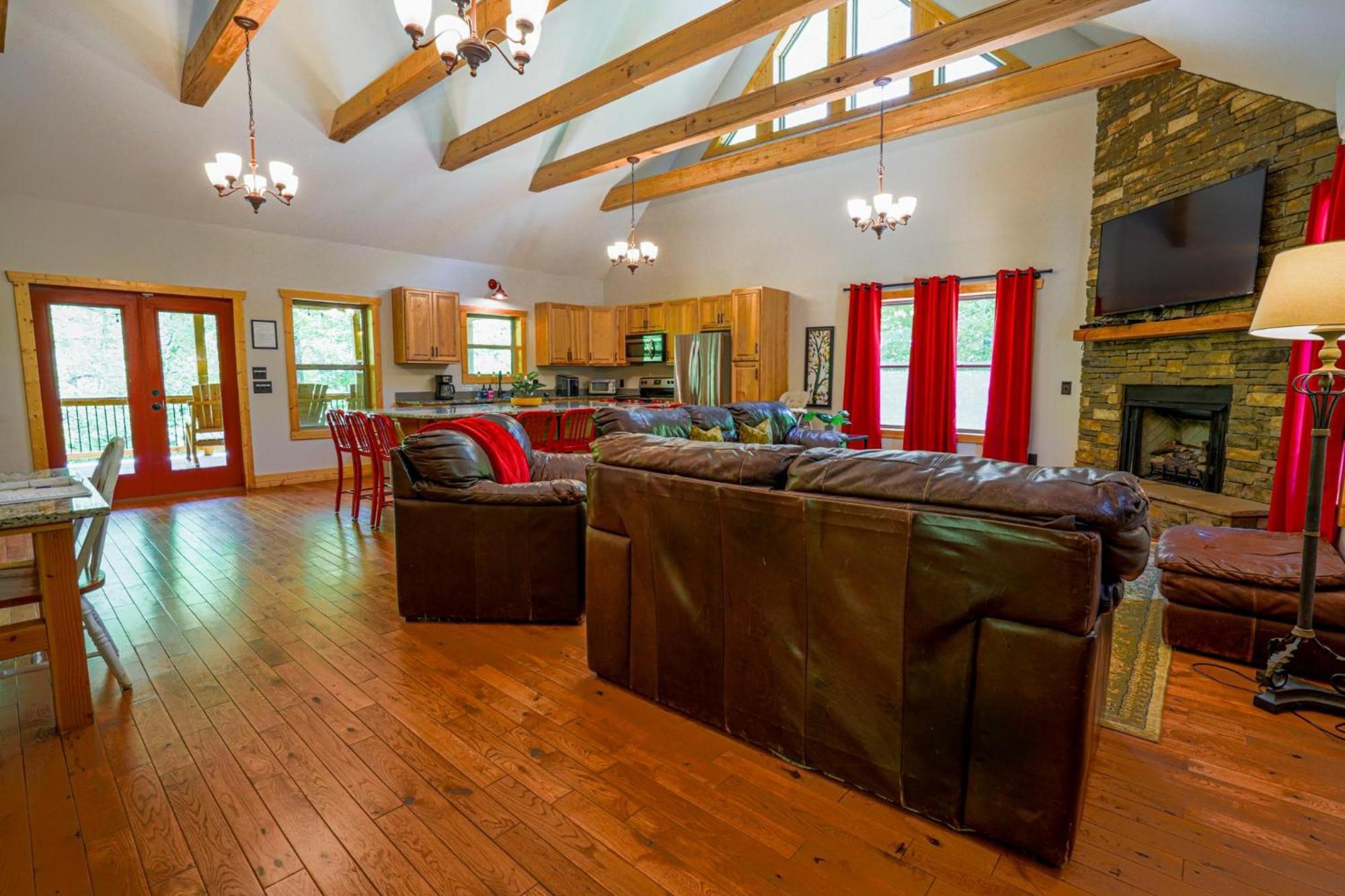 New Listing! Wine Country Retreat - 2 Bed, Hot Tub Villa Dahlonega Luaran gambar