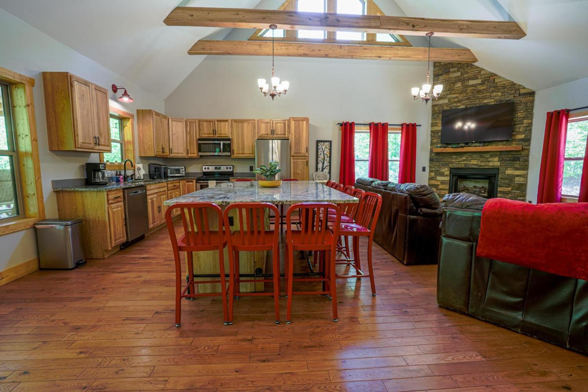 New Listing! Wine Country Retreat - 2 Bed, Hot Tub Villa Dahlonega Luaran gambar