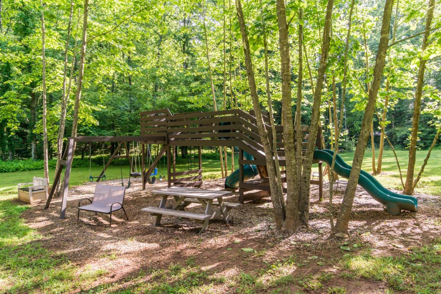 New Listing! Wine Country Retreat - 2 Bed, Hot Tub Villa Dahlonega Luaran gambar