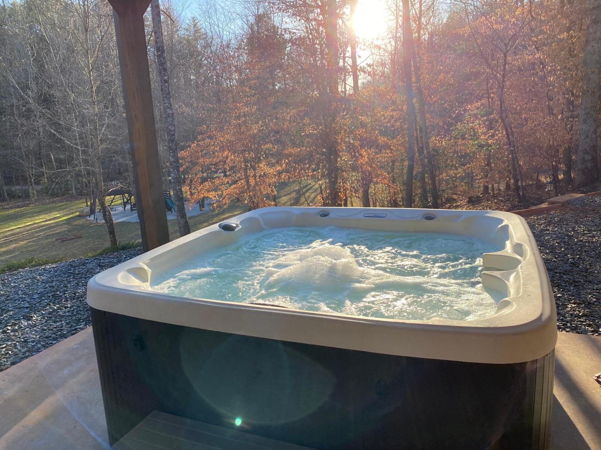 New Listing! Wine Country Retreat - 2 Bed, Hot Tub Villa Dahlonega Luaran gambar