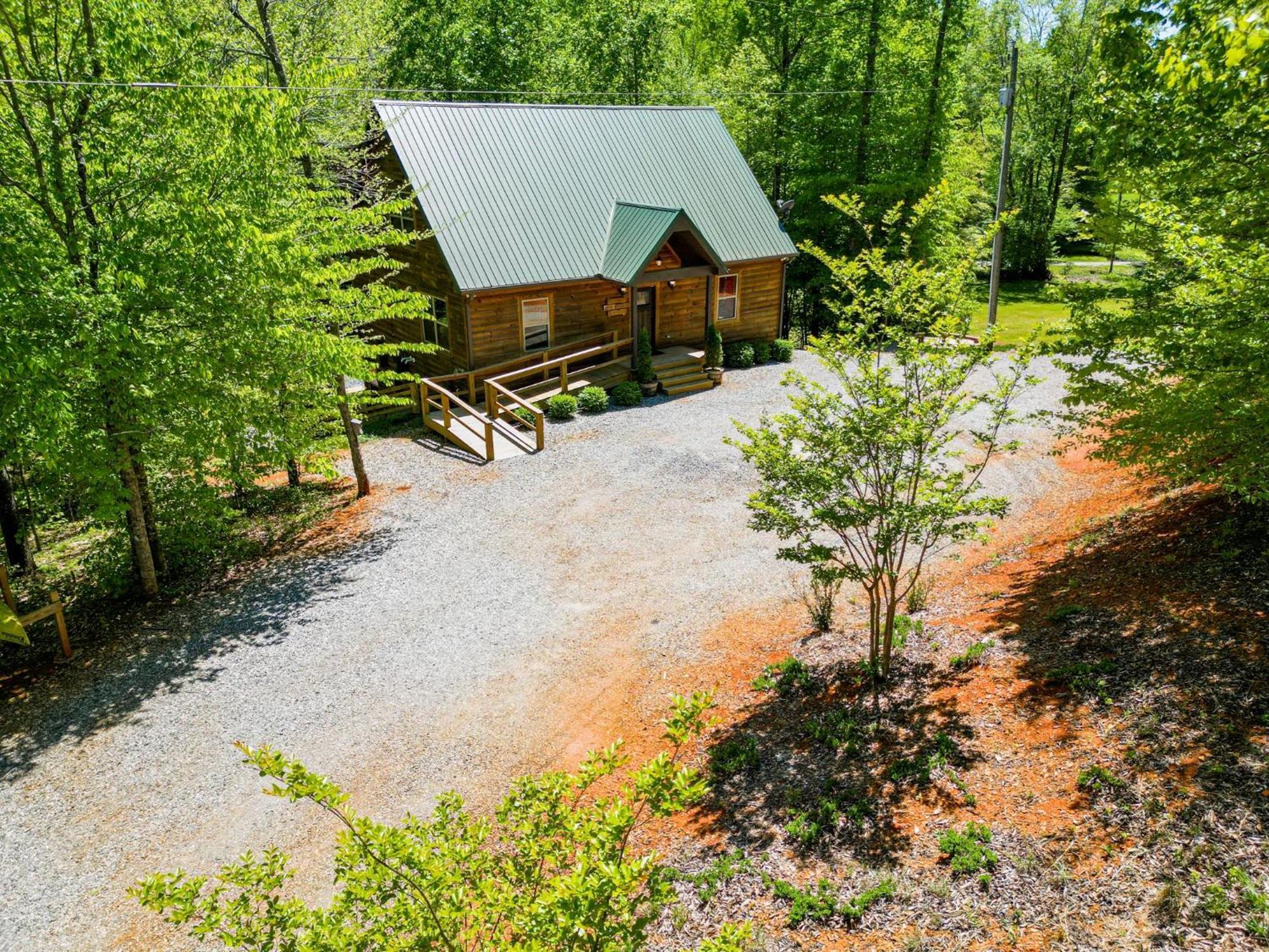 New Listing! Wine Country Retreat - 2 Bed, Hot Tub Villa Dahlonega Luaran gambar
