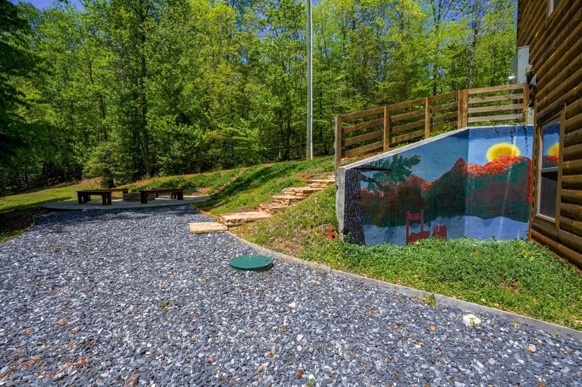 New Listing! Wine Country Retreat - 2 Bed, Hot Tub Villa Dahlonega Luaran gambar
