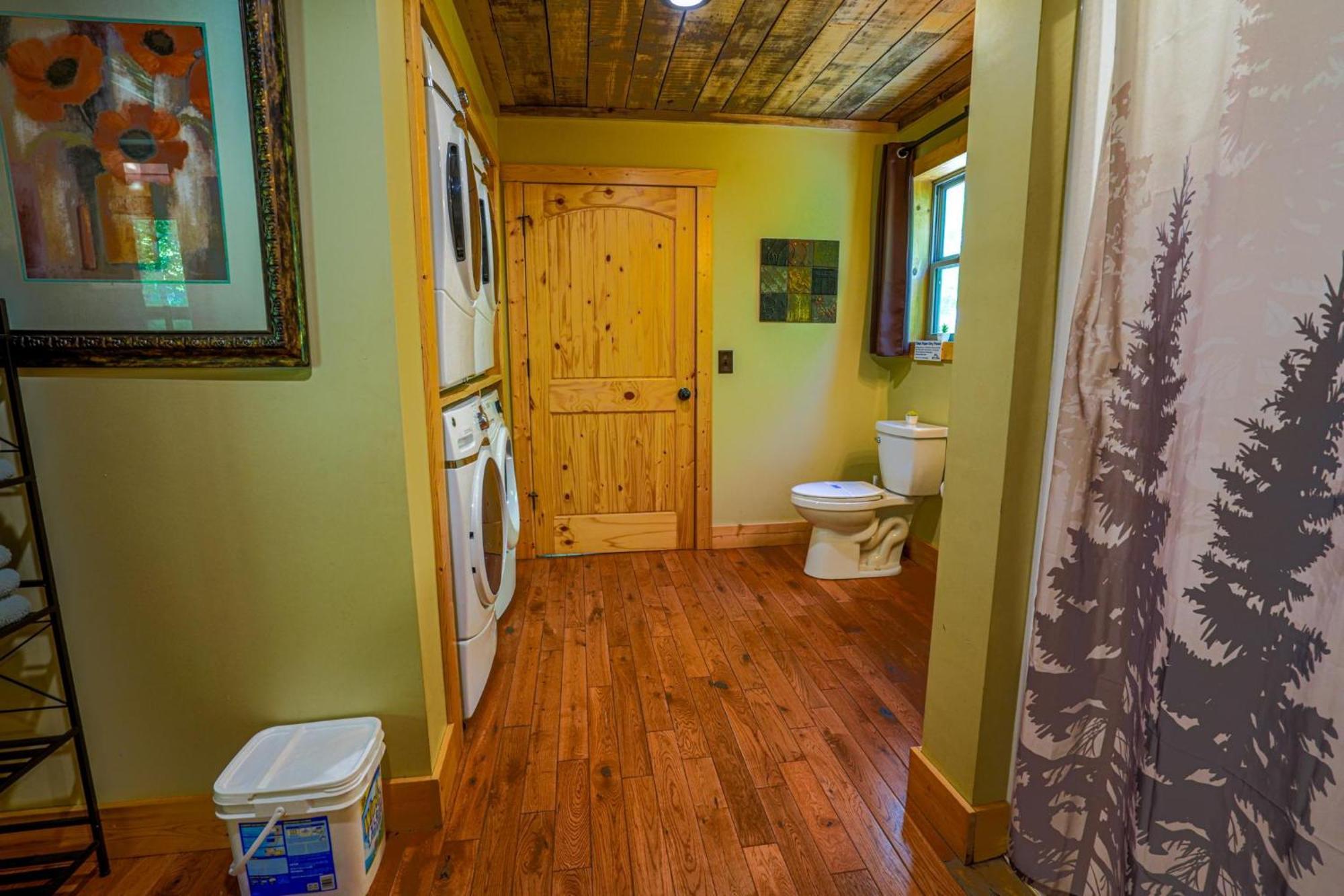 New Listing! Wine Country Retreat - 2 Bed, Hot Tub Villa Dahlonega Luaran gambar