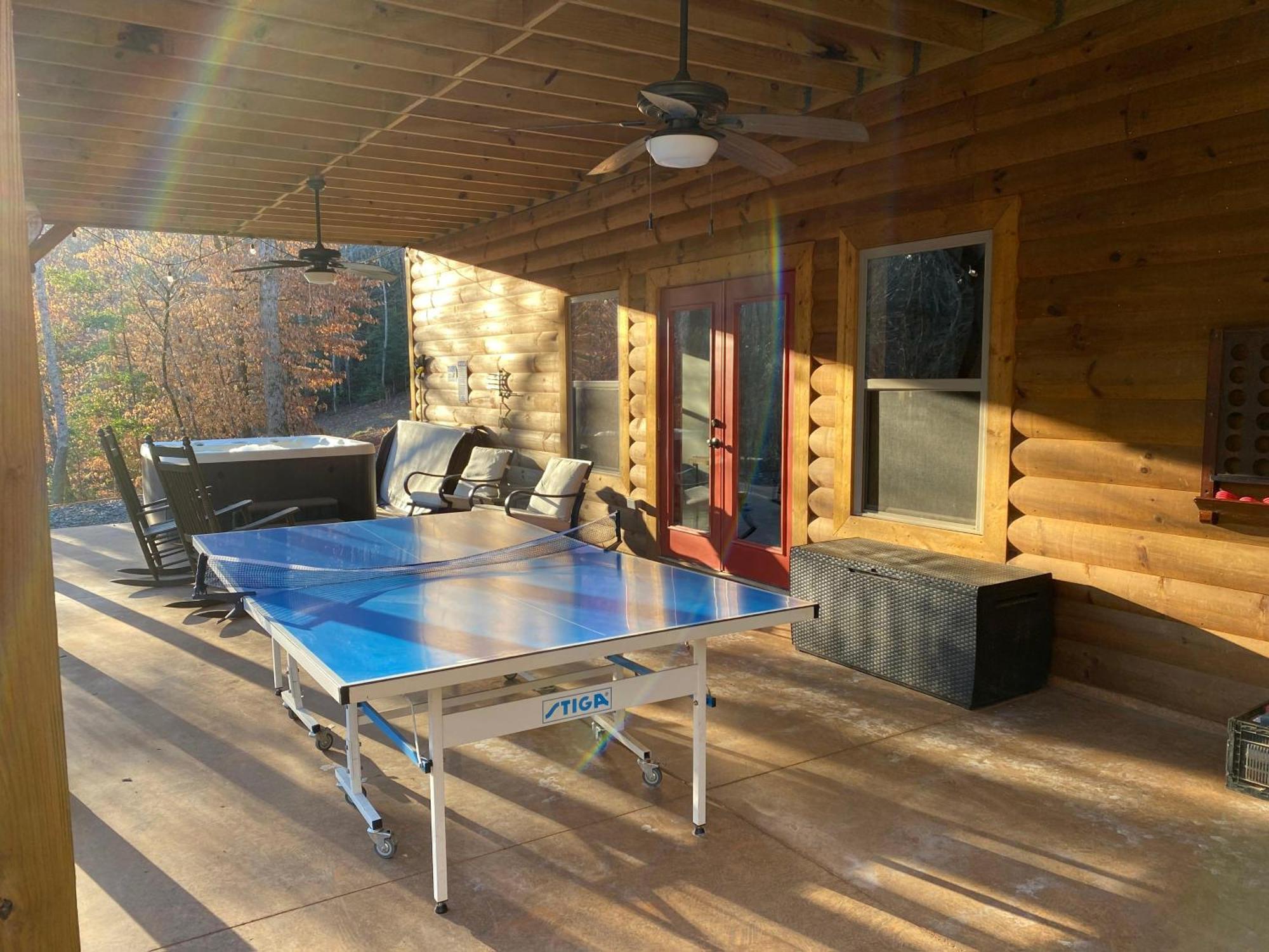 New Listing! Wine Country Retreat - 2 Bed, Hot Tub Villa Dahlonega Luaran gambar