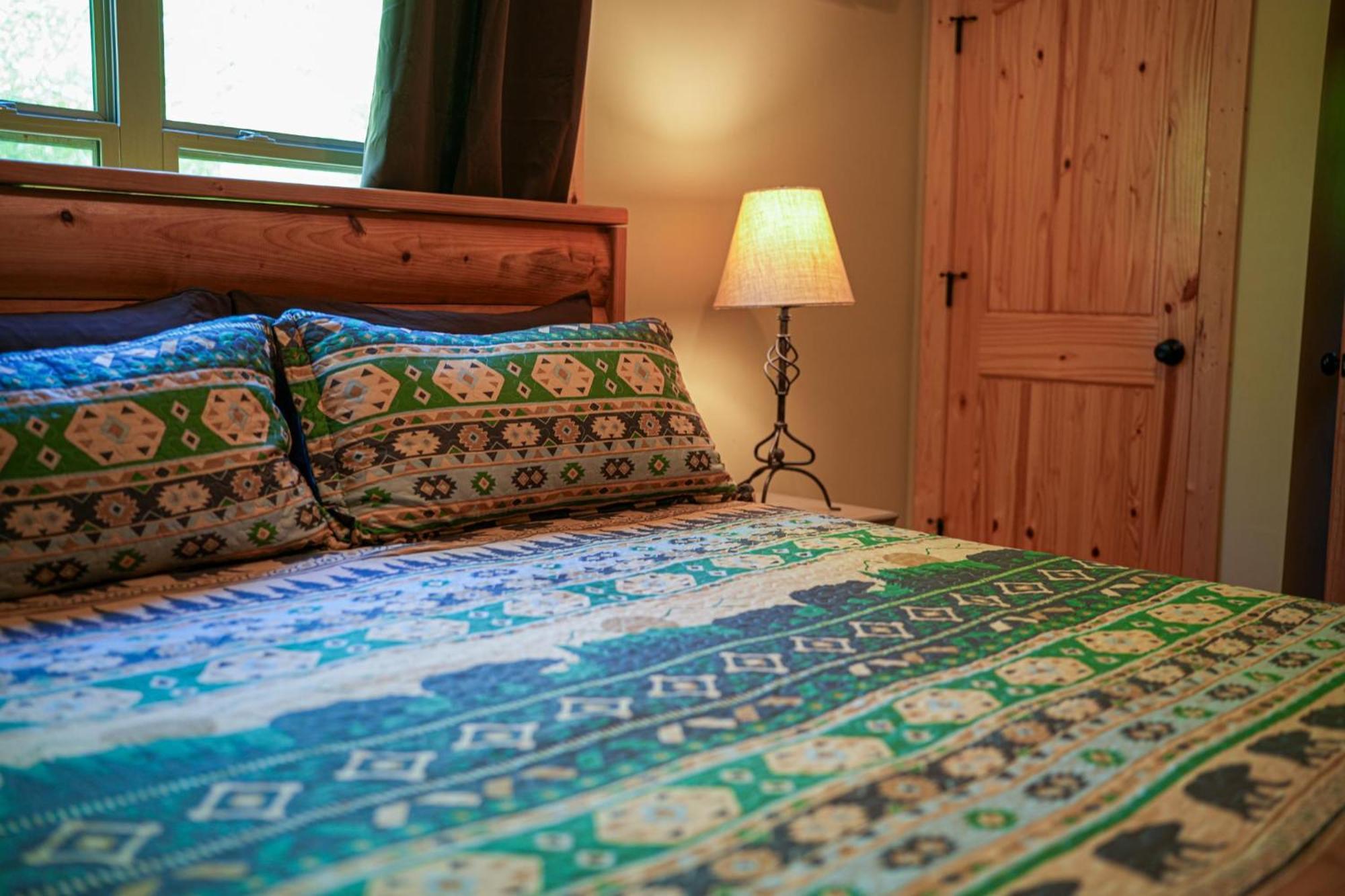 New Listing! Wine Country Retreat - 2 Bed, Hot Tub Villa Dahlonega Luaran gambar